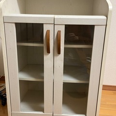 チェストキャビネット