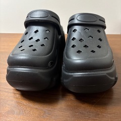 ジビッツ付き　厚底サンダル