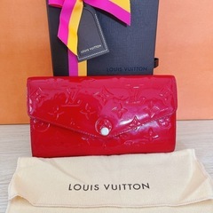 ルイ・ヴィトンのヴェルニ ポルトフォイユ・サラ 長財布