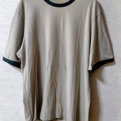 ベージュ ラウンドネック Tシャツ