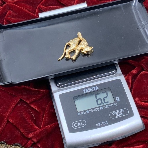 K18 パンサー　ペンダント　ダイヤ　トップ　6.2g 0.09ct