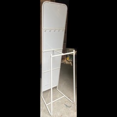 IKEA スタンドミラー　ハンガーラック付きの画像