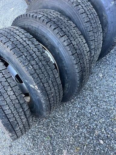 225/90r17.5 スタッドレスタイヤ6本　トラック