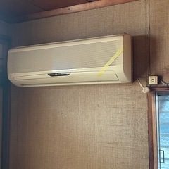 4/29引き取り来れる方限定！エアコン3台＋洗濯機・冷蔵庫（家電リサイクル券購入済）の画像