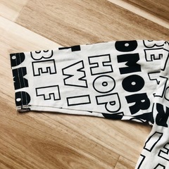 【最終値下げ‼️】110センチ 文字プリント 七分丈カットソーの画像