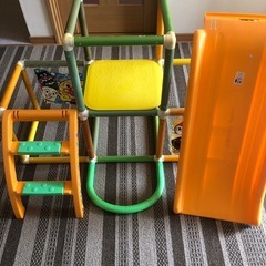 アンパンマン、滑り台
