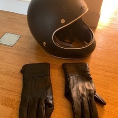 ヘルメット　グローブ