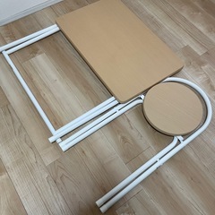 折りたたみチェア、テーブルセットの画像
