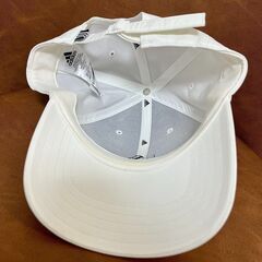 アディダス キャップ 帽子 ホワイト レディース メンズ ロゴ OSFYサイズの画像