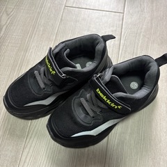 キッズシューズ　17.0-17.5cm サイズ28の画像