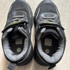 キッズシューズ　17.0-17.5cm サイズ28の画像