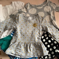 女の子 服セット　90〜95くらいの画像