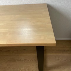 ダイニングテーブルの画像