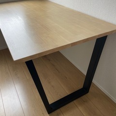 ダイニングテーブルの画像