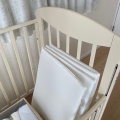 ベビーベッドの画像