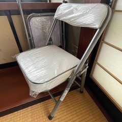 低床の椅子、2脚セット
の画像