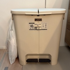 【一旦中止】ペタル式ゴミ箱　分別式