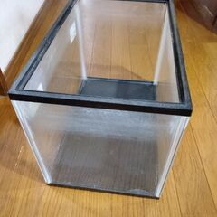 金魚の水槽　中古品の画像