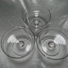 デザート皿ガラス容器３つの画像