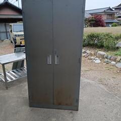 大きなロッカーの画像