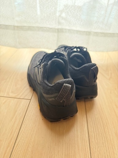 新品箱無しnewbalance スニーカー 黒 22.5cm