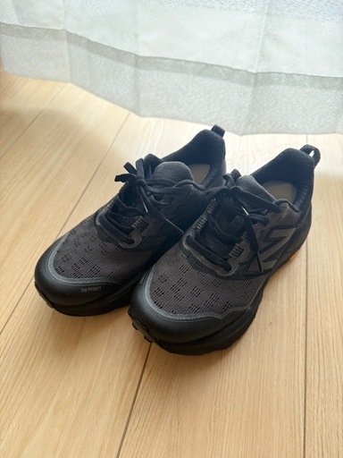 新品箱無しnewbalance スニーカー 黒 22.5cm