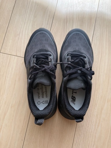 新品箱無しnewbalance スニーカー 黒 22.5cm