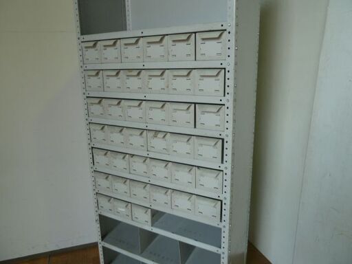 【中古】日本ファイリング 引出付き 軽量物品棚 奥行440mm 引き出し39個 スチールラック 業務用 オフィス