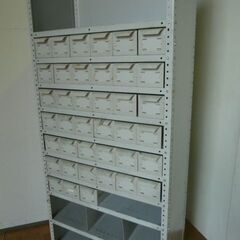 【中古】日本ファイリング 引出付き 軽量物品棚 奥行440mm 引き出し39個 スチールラック 業務用 オフィスの画像