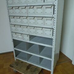 【中古】日本ファイリング 引出付き 軽量物品棚 奥行440mm 引き出し39個 スチールラック 業務用 オフィスの画像