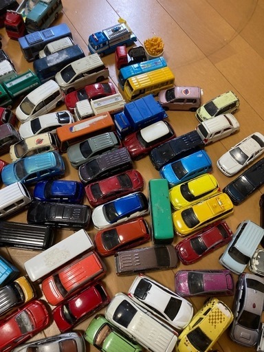 トミカとその他ミニカー１６４台