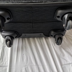 Mak'sシンプルなブラックキャリーケース
の画像