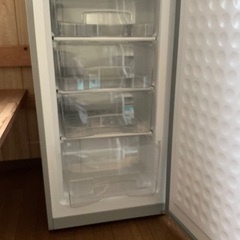 冷凍庫　2022年製部屋中で使用していた美品の画像