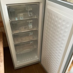 冷凍庫　2022年製部屋中で使用していた美品の画像