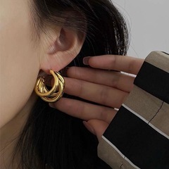 🤍𝟥連フープデザインピアス　ゴールドの画像