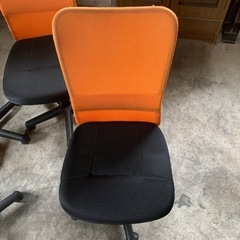 事務椅子 キャスター付き オレンジの画像
