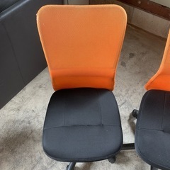 事務椅子 キャスター付き オレンジの画像