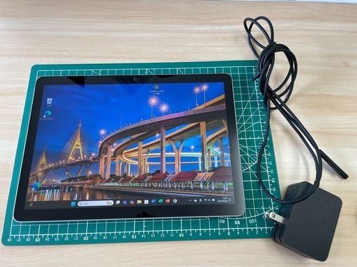 中古】Surface Go2 /64GB/電源アダプタ付/画面小割れあり (つー 中古】Surface Go2 /64GB/電源アダプタ付/画面小割れあり (つー