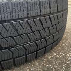 ホイールバルミナ ブリヂストンスタッドレスタイヤ215/65R16の画像