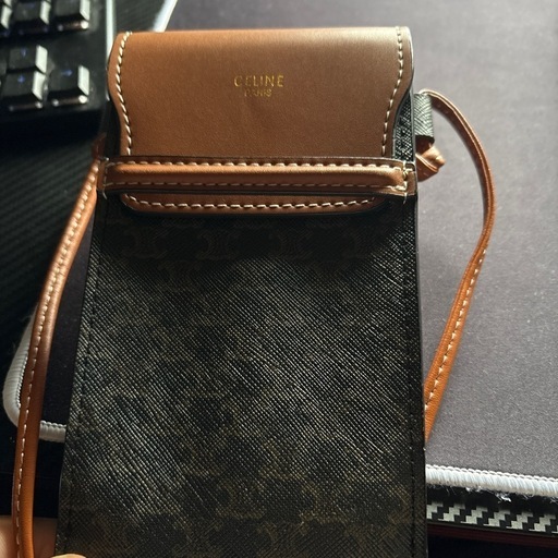 CELINEスマホショルダー
