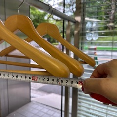 木製高級ハンガーの画像