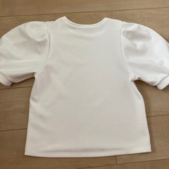 GU ホワイト　トップスの画像