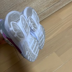 1度着用のみ★20cmスニーカーの画像