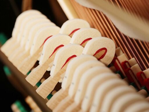 スタインウェイ設計ESSEX（エセックス）EUP111E中古ピアノ小型ピアノ