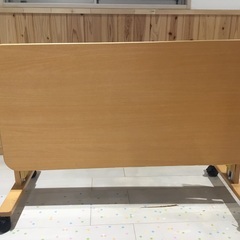 幼児用テーブル〜高さ調節可能&折りたためる〜