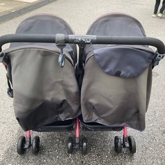 二人乗り用ベビーカーの画像