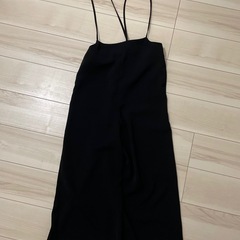 GU　サロペットワイドパンツの画像