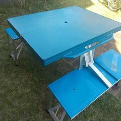 アウトドアテーブルの画像
