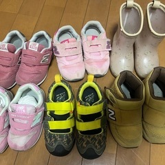 ニューバランス　スニーカー