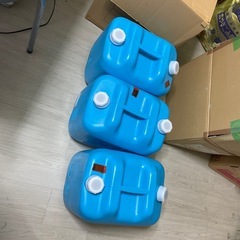 灯油用ポリタンク　20リットル　合計6本